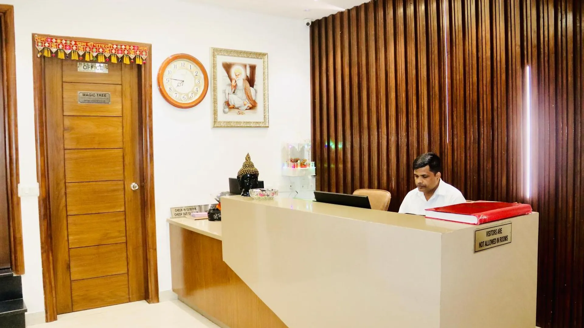 Hotel Magic Tree Karol Bagh Metro Station New Delhi India